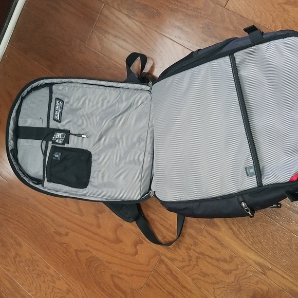 NEW! SWISSGEAR Scan Smart TSA Laptop and USB Power Plug 18.5" Backpack - NWOT - Picture 10 of 16